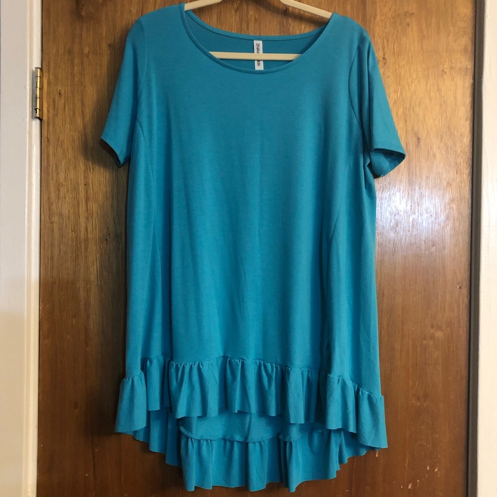 Zenana Short Sleeve Ruffle Bottom Hi-Low Hem Top